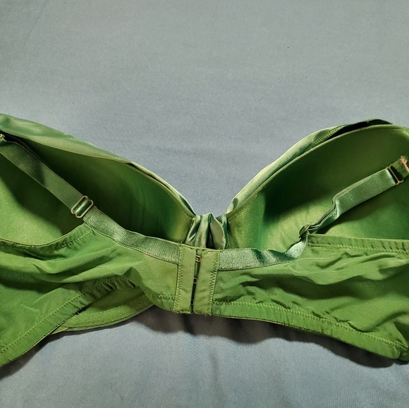 Christmas present satin bow bra - Picture 5 of 7